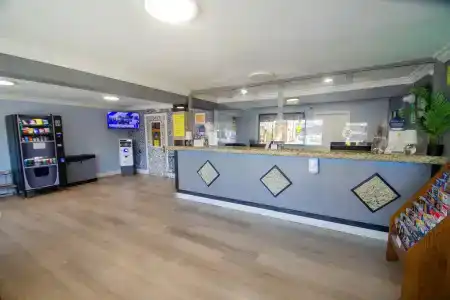 Super 8 by Wyndham Las Vegas North Strip/Fremont St. Area - 6