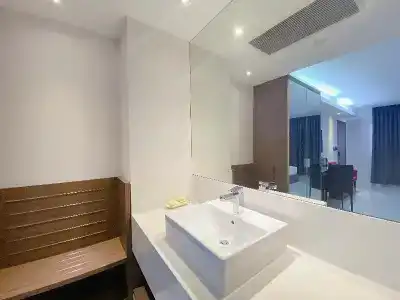 The Luxe - 78