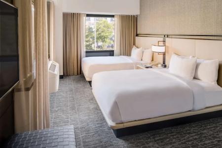 DoubleTree by Hilton & Suites - 61