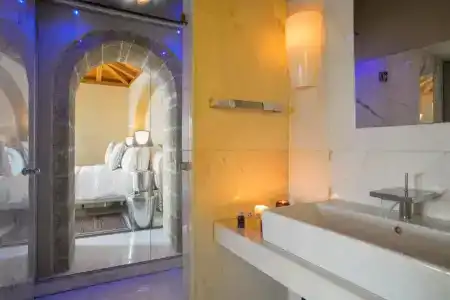 Moni Emvasis Luxury Suites - 77