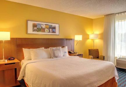 Fairfield Inn by Marriott - 4