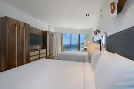 Hyatt Centric Waikiki Beach - 38
