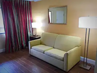 Holiday Inn & Suites - North - 2