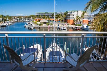 Courtyard by Marriott - 36