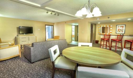 DoubleTree by Hilton Virginia Beach - 17
