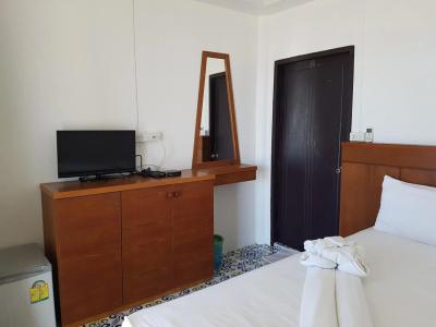 Mac's Bay Resort - 2