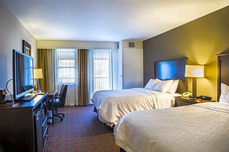 Hampton Inn & Suites - 40