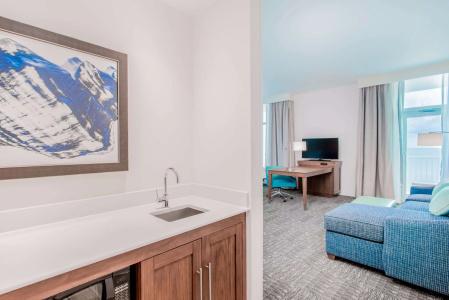 Hampton Inn & Suites Beach-Beachfront - 2