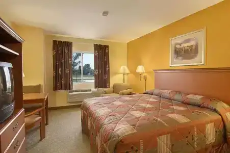 Super 8 by Wyndham at Forbes Landing - 14