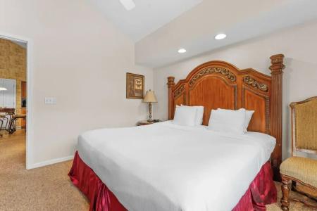 Grand Crowne by Capital Vacations - 45