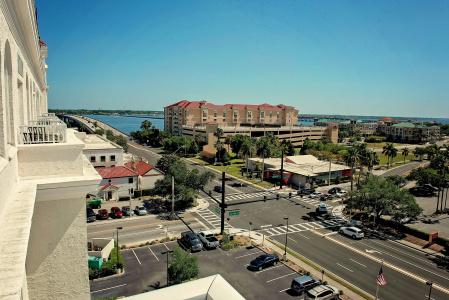 Hampton Inn & Suites - 14