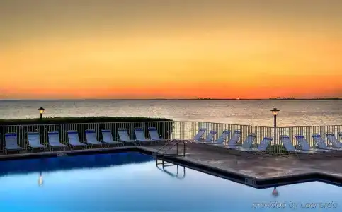 Sailport Waterfront Suites - 35