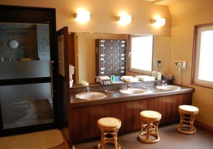 Route-Inn Yokohama Bashamichi - 9