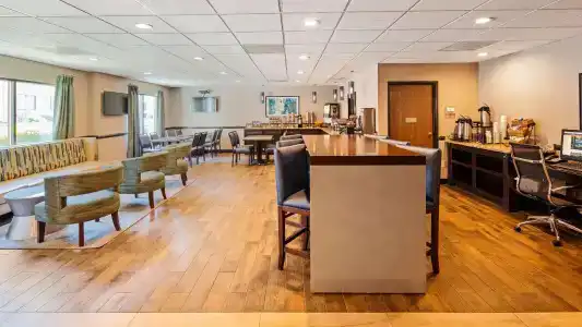 Best Western West - 28