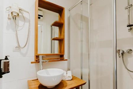 Hôtel Le Petit Castel - 52