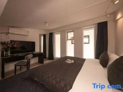Pure Comfort Inn - 89