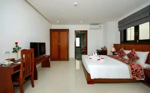 Threeway Riverside Villa - 3