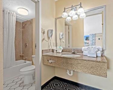 Days Inn by Wyndham Orlando Near Millenia Mall - 25