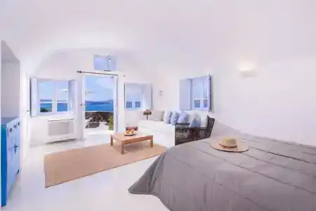 Pezoules of Oia - 3