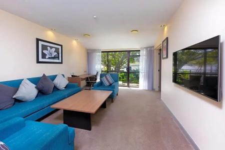 Holiday Inn Airport - 121