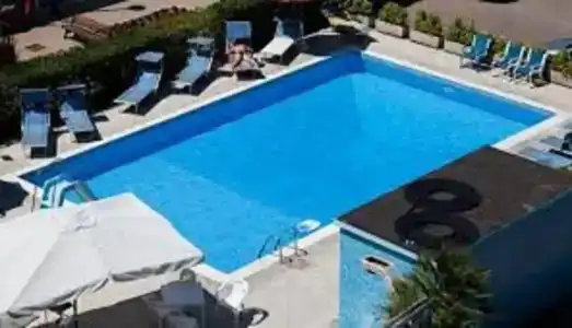 River fronte mare con piscina - 15