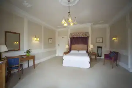 Arnos Manor - 6