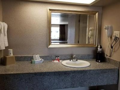 Super 8 by Wyndham Pearl District Downtown - 23