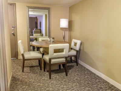 DoubleTree by Hilton Virginia Beach - 56