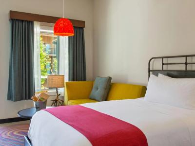 Lone Star Court, by Valencia Group - 4