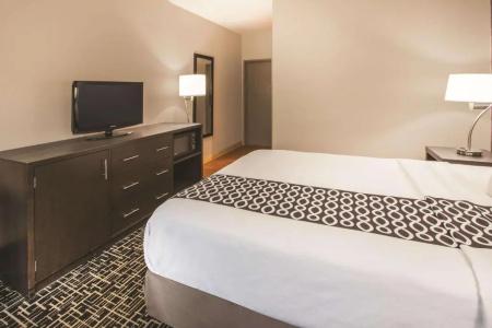 La Quinta Inn by Wyndham Indianapolis North at Pyramids - 27