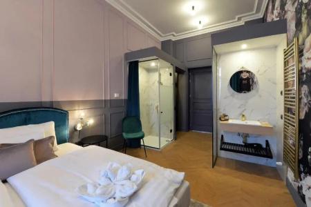 1552 Boutique - 40