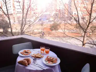 Oda Tirana - 10