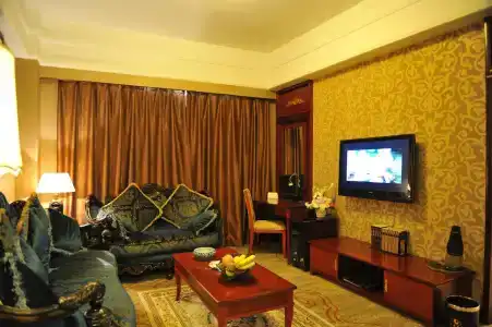 Kunming Zhong Huang - 57