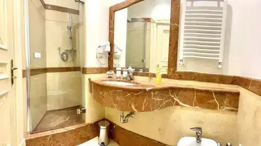 Simon's Guest House - 6