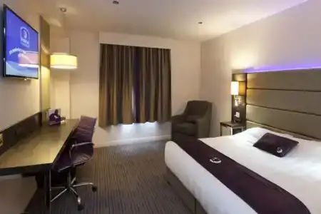 Premier Inn Hendon - The Hyde - 15