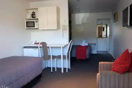 Marksman Motor Inn - 54
