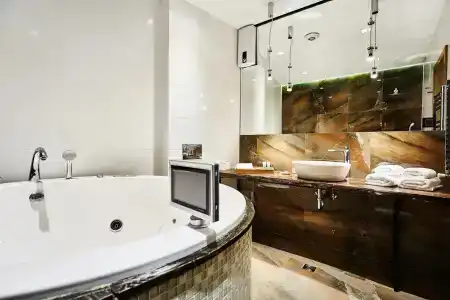 One Luxury Suites - 7