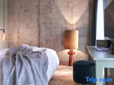 Gekko House Frankfurt, a Tribute Portfolio - 56