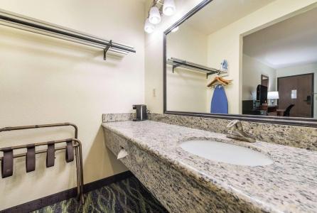Quality Inn - 8
