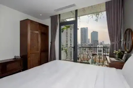 Alyssa Da Nang - 21