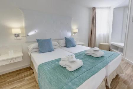 Fergus Style Cala Blanca Suites - 54