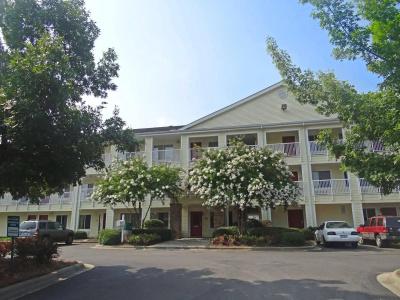HomeTowne Studios by Red Roof Raleigh – - 12