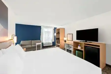 Barrington & Suites - 41