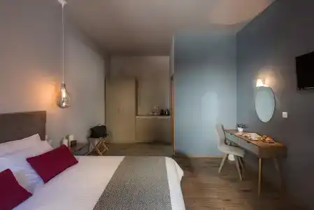 Bluebell Luxury Suites - 36