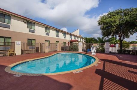 Super 8 by Wyndham I-35 - 16
