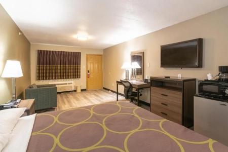 Super 8 by Wyndham Dallas East - 28
