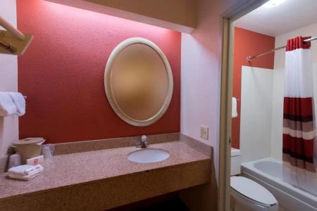 Red Roof Inn San Antonio Airport - 28