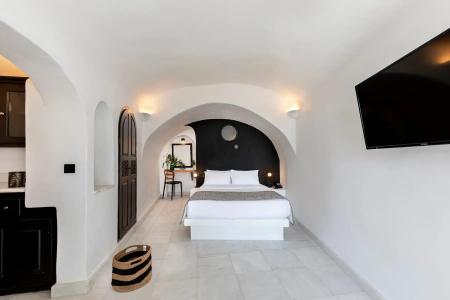 Pearl of Caldera Oia - Boutique by Pearl Collection - 74