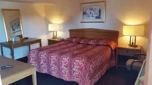 Skylark Motel - 2