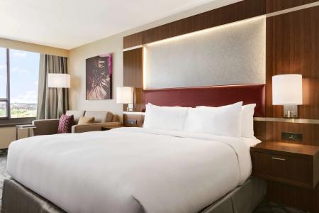 DoubleTree by Hilton Toronto Airport West - 4